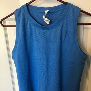 lululemon swiftly breathe crop tank size 4 (S)